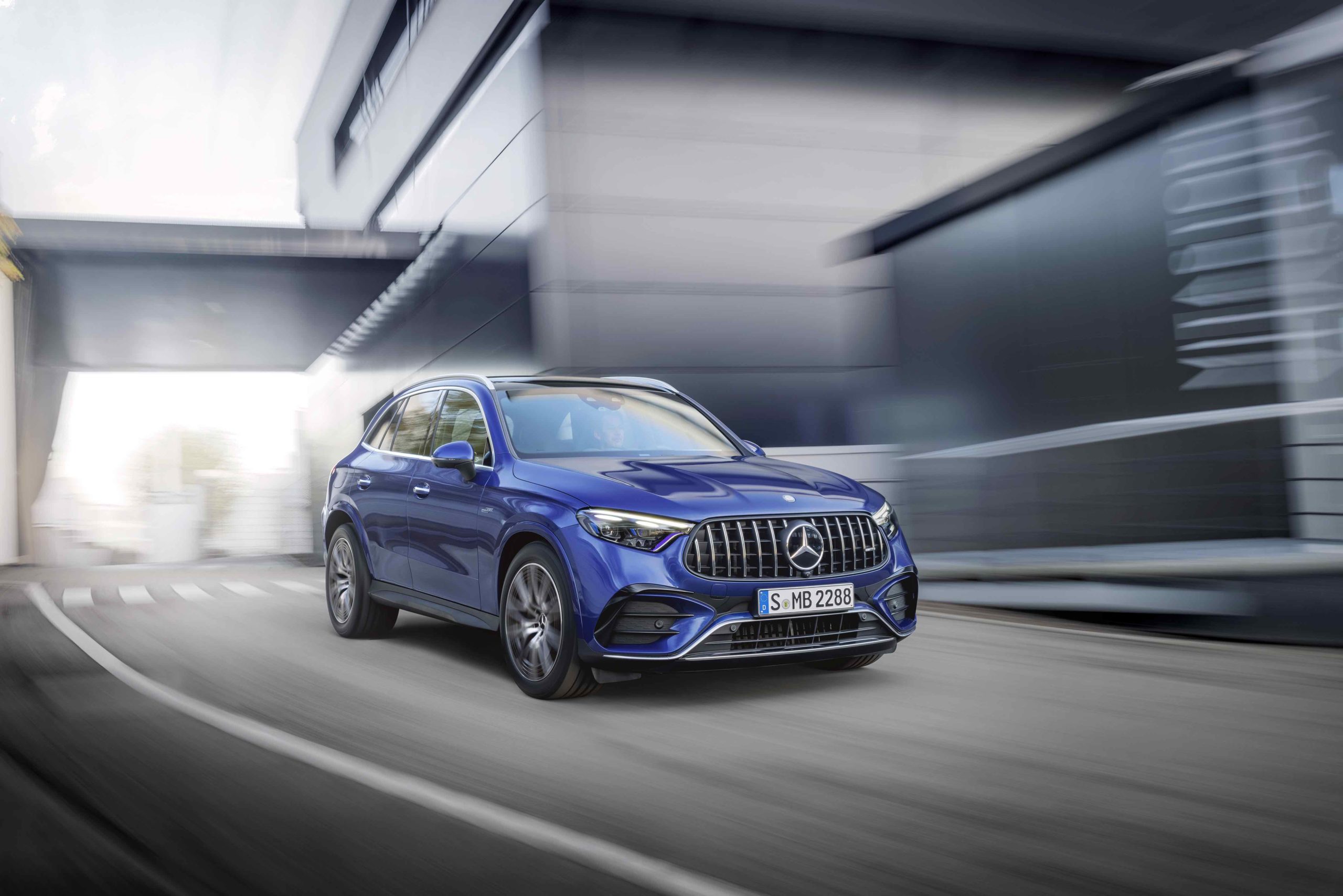 The Latest Mercedes-Benz GLC AMG Uses F1 Tech!