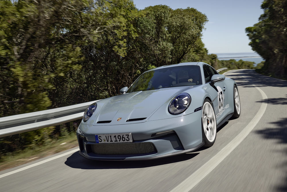 Porsche Diets and Makes the 2024 Porsche 911 S/T