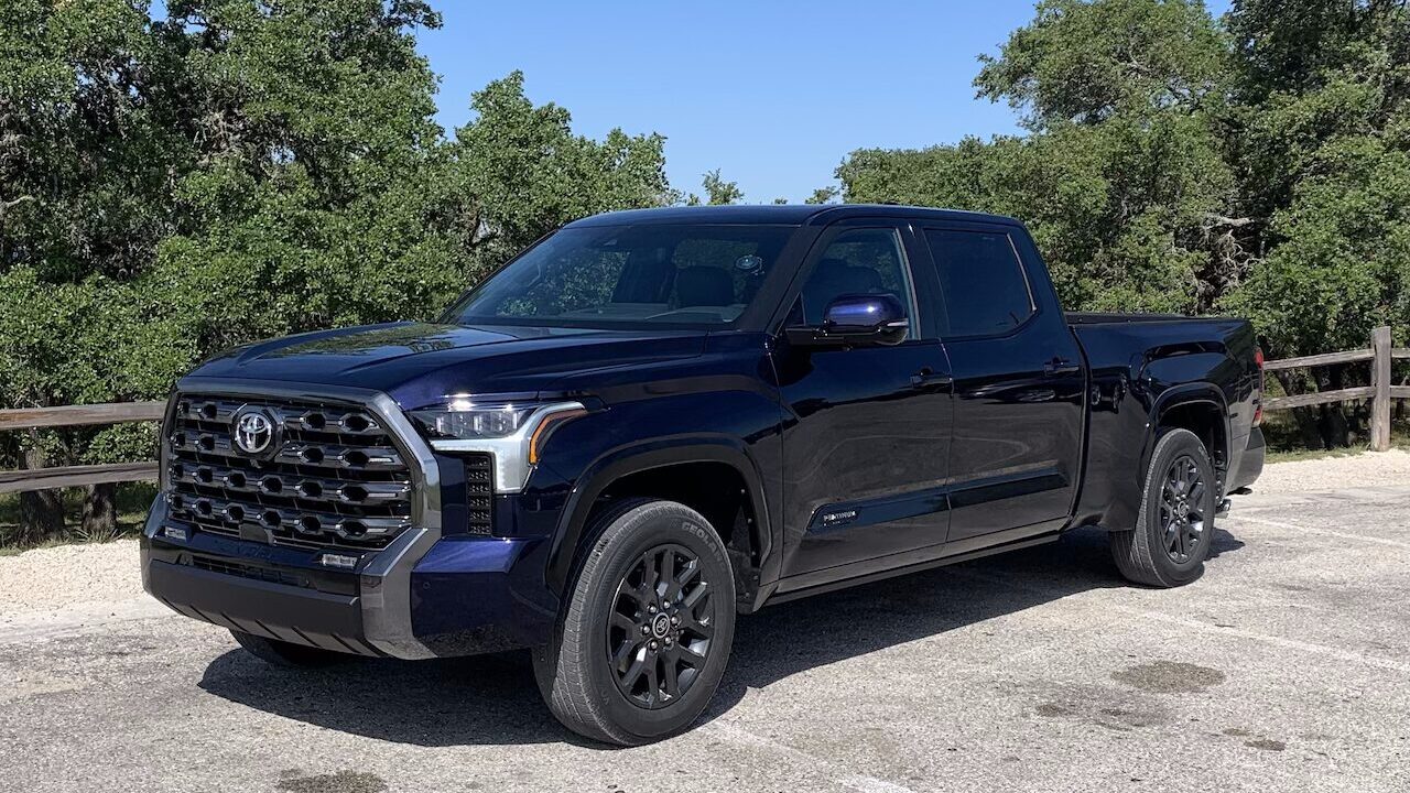 2022 Toyota Tundra Platinum, front 3/4. Image by Robin Warner
