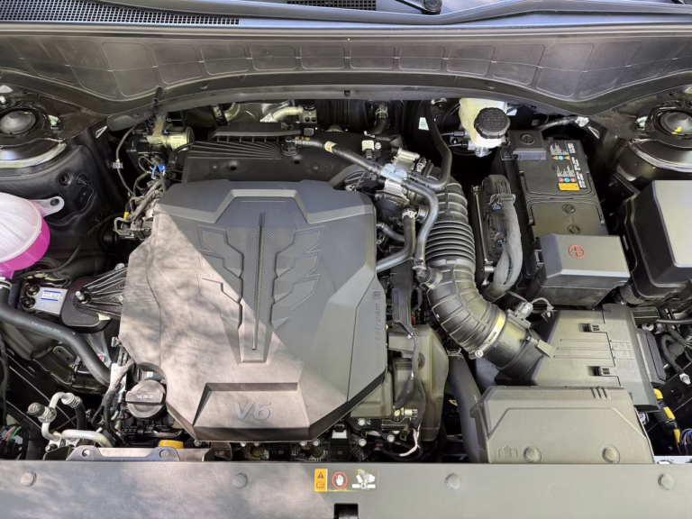 2026 Hyundai Palisade, engine bay: 3.5-liter V-6. Image by Robin Warner