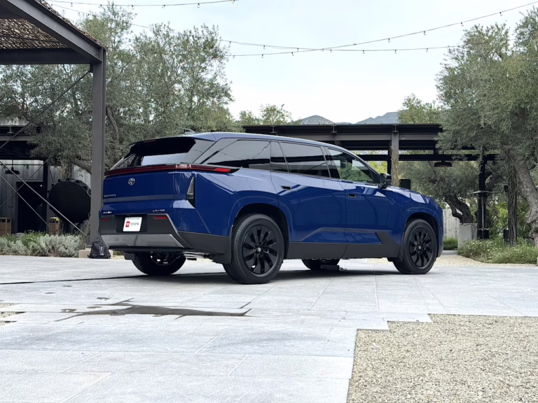 2027 Toyota Highlander, rear 3/4