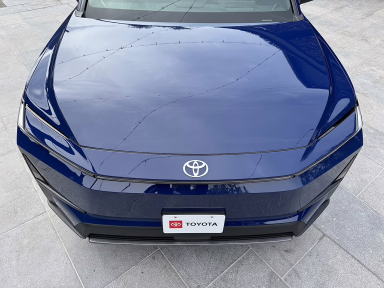 2027 Toyota Highlander, overhead look at the hood