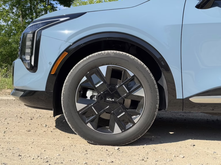 2026 Kia Sportage Hybrid SX Prestige, 19-in wheels. Image by Robin Warner