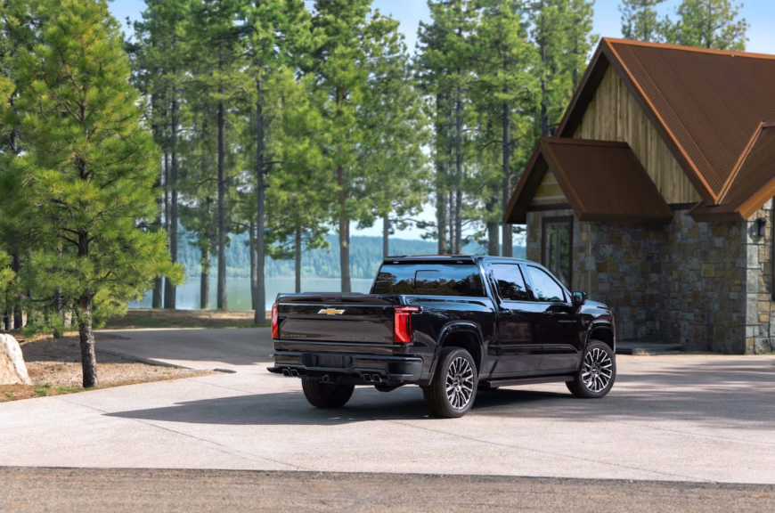 2027 Chevrolet Silverado 1500 High Country in Black. Exterior passenger rear 3/4. Image courtesy of Chevrolet.