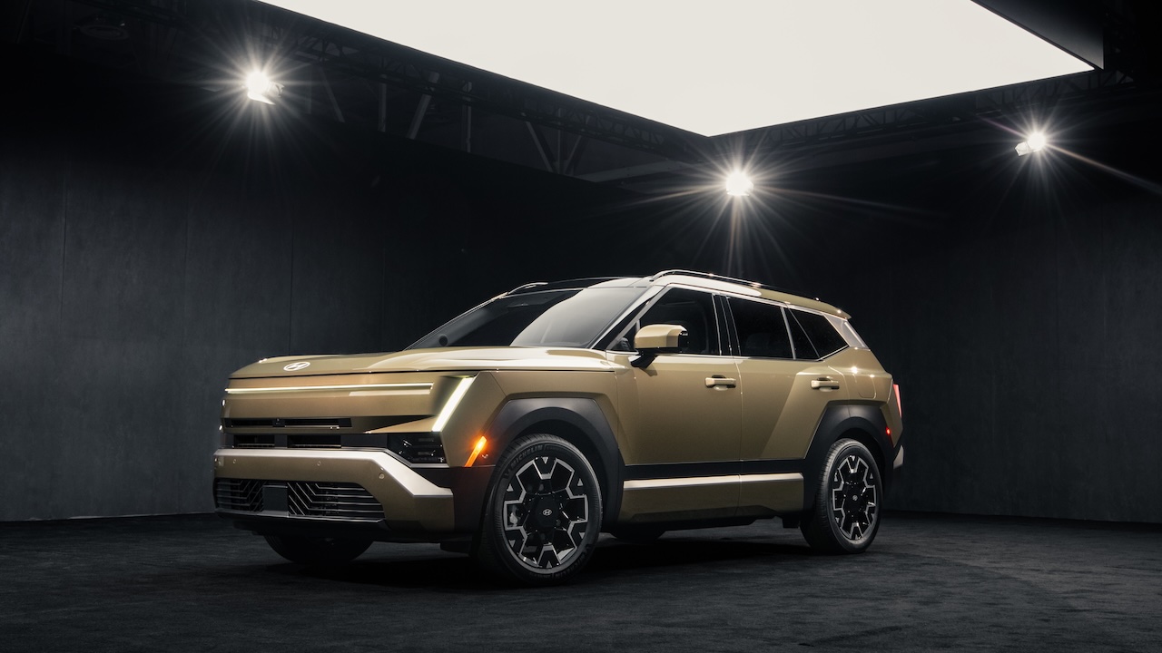 2027 Hyundai Tucson in studio. Front 3/4. Image courtesy of Hyundai